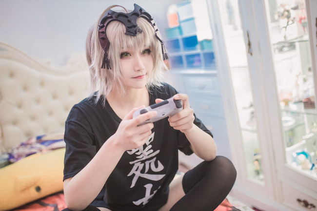 IU称与《德鲁纳酒店》团队感情好 将会进行团队MT“完美对战平台”(图3) 完美世界电竞官网