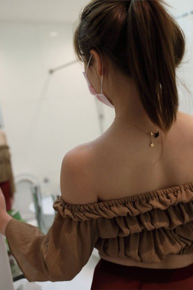 完美世界对战平台-杨若兮被指小三上位 新老公神似刘威被呼“杨三姐”(图2) 完美世界对战平台